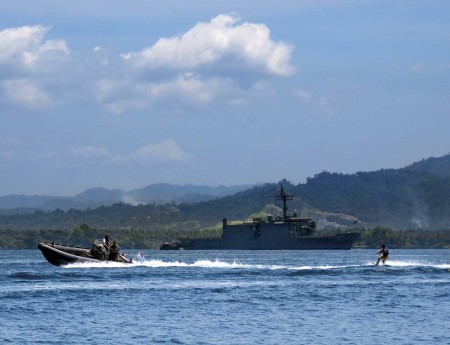 Water skiers from HMAS Kanimbla