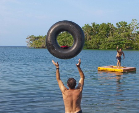 The floppy Frisbee contest