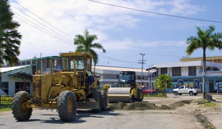 Road work proceeding on Lake Madang
