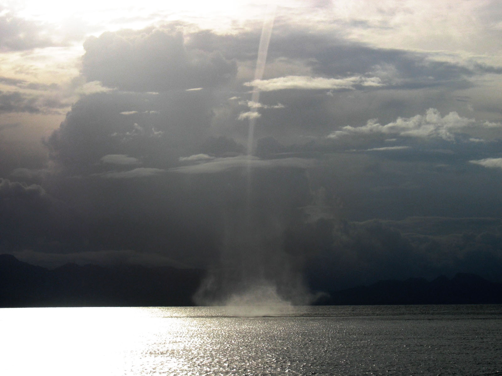 honiara_waterspout_2006_tracey_lee_IMG_0846.jpg