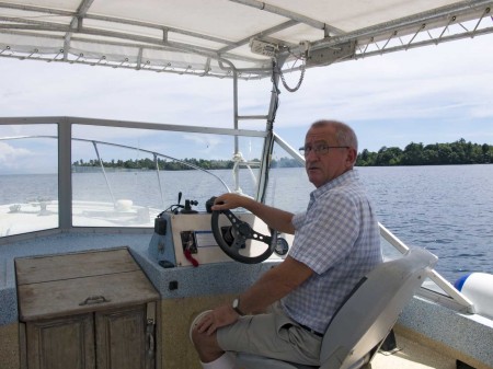 Mike Cassell steering to Kranket Island on Felmara